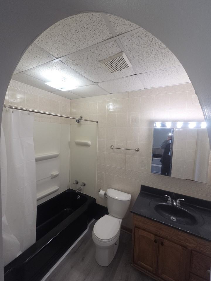 340 West 24th Street - Photo 6 of 9