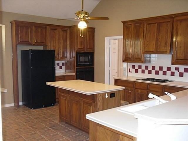 3824 Lowrey Way - Photo 7 of 10