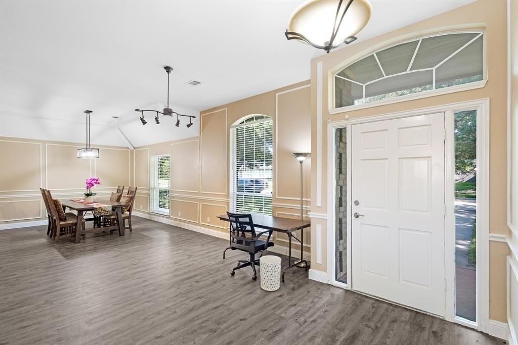 2600 Northcrest Dr - Photo 3 of 32