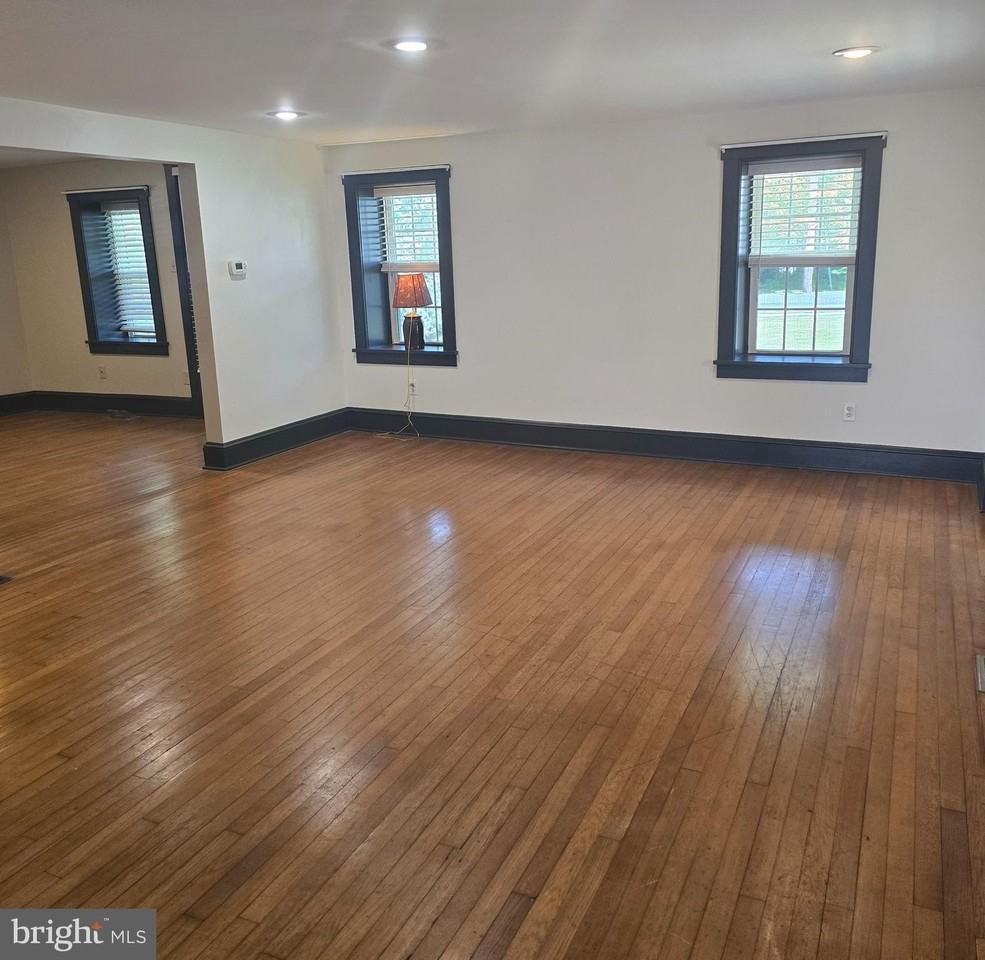 184 Cochran St - Photo 4 of 34