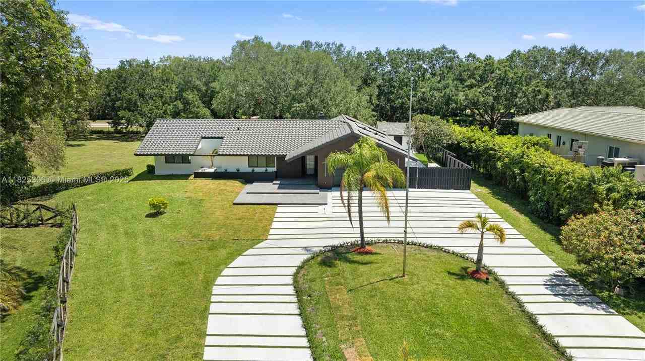 5020 Hawkhurst Avenue - Photo 3 of 21