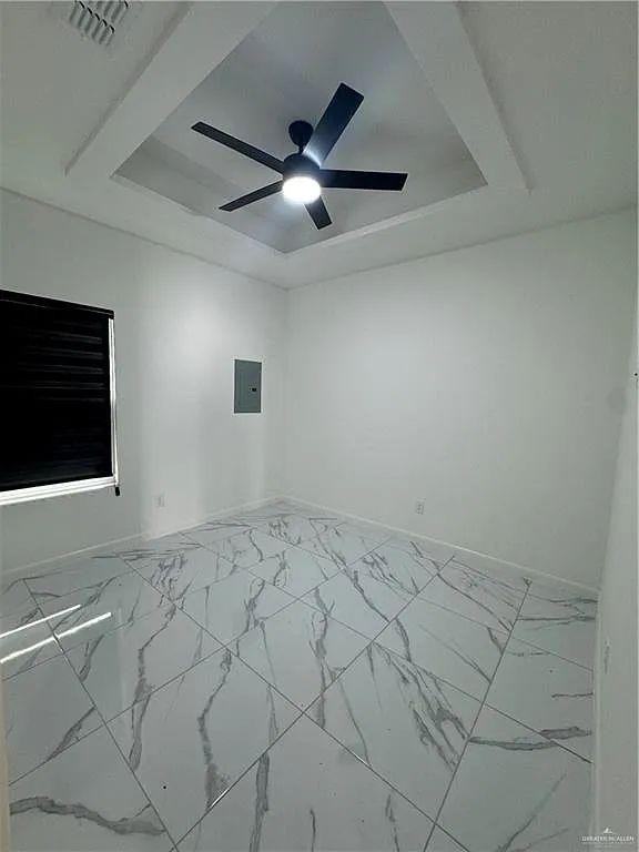 909 Glory St - Photo 3 of 10