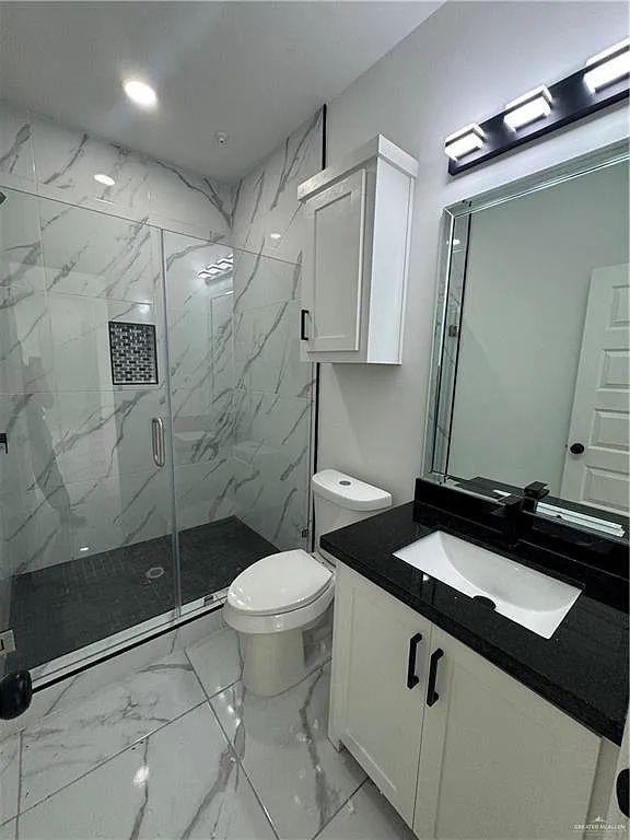 909 Glory St - Photo 4 of 10