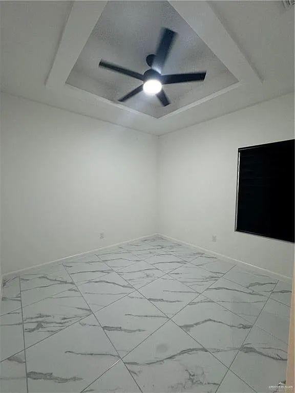 909 Glory St - Photo 5 of 10