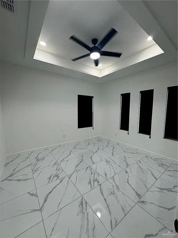 909 Glory St - Photo 7 of 10