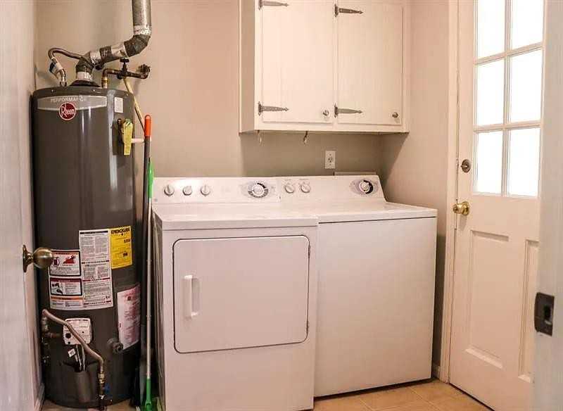 2628 Hickory Trail - Photo 3 of 9