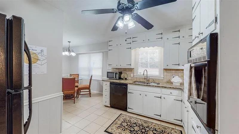 2628 Hickory Trail - Photo 4 of 9