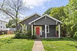 featured image of 207 W 39th St