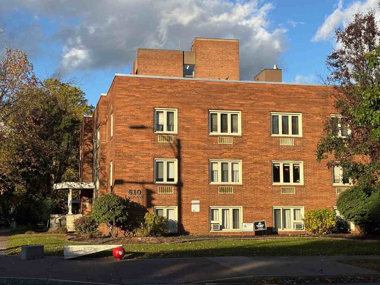 610 East Ave - Photo 2 of 28