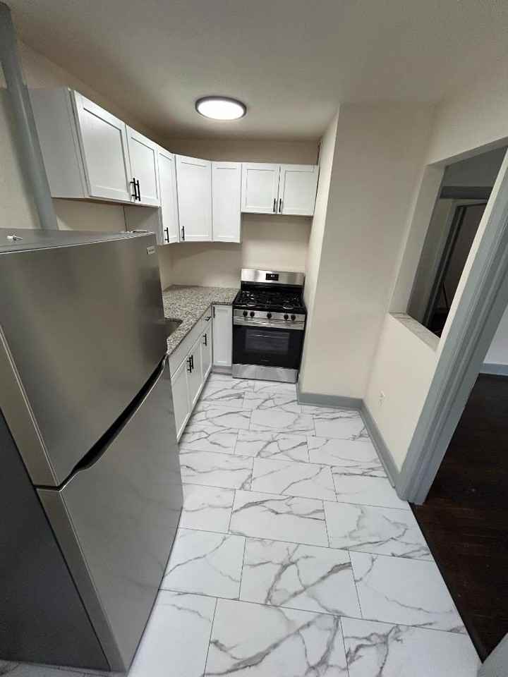 3708-3710 Summit St - Photo 7 of 10