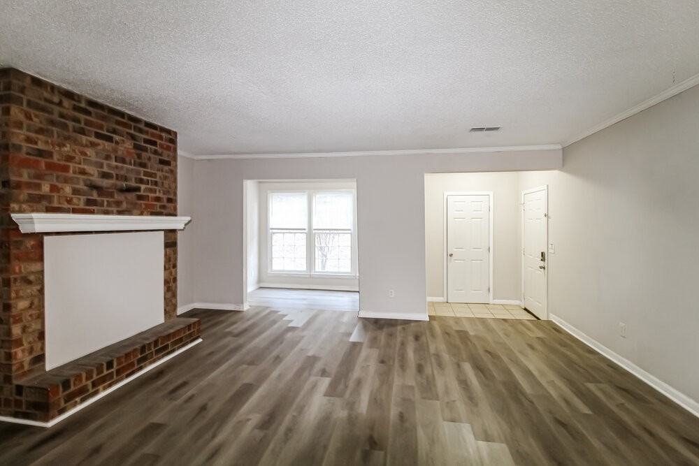 5657 Estates Ct - Photo 3 of 16