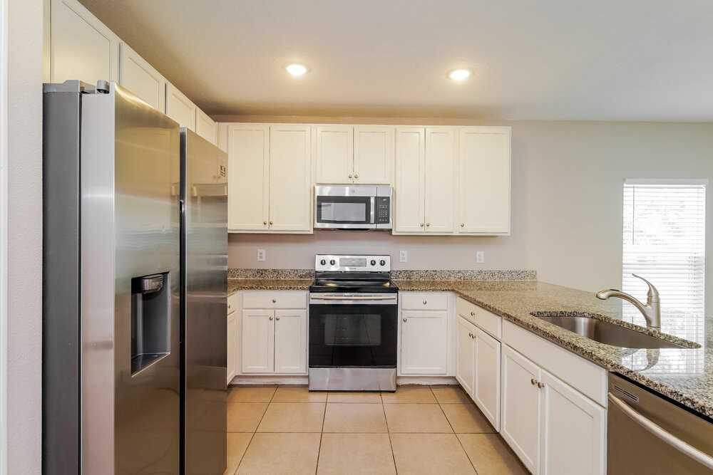 325 Salmon Ct - Photo 6 of 16