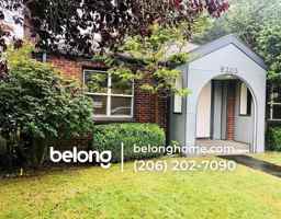 featured image of 9203 Phinney Ave N