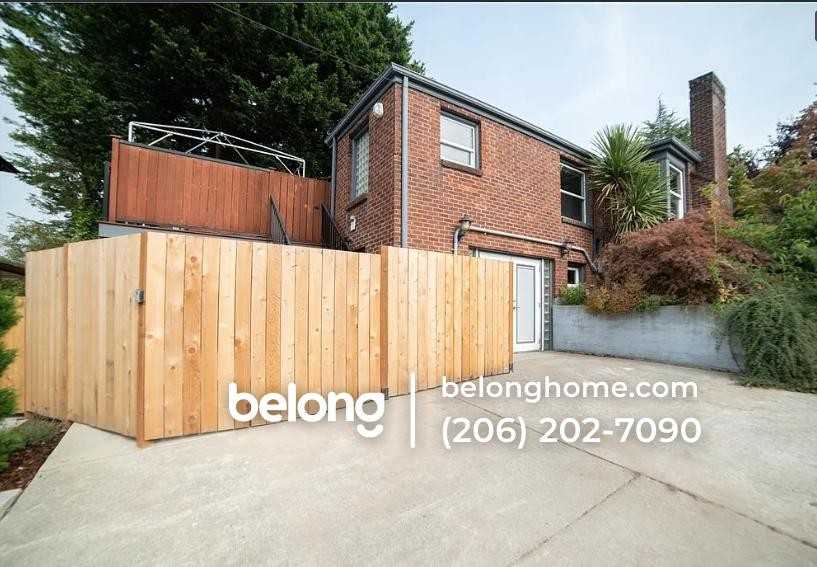 9203 Phinney Ave N - Photo 3 of 14