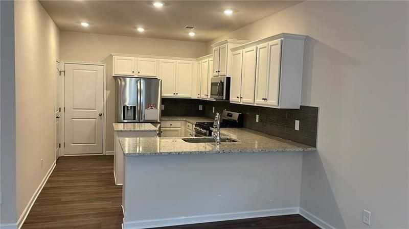 105 Berry Dr - Photo 2 of 15