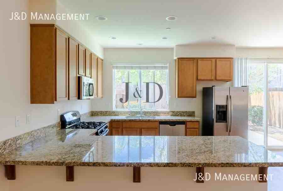 8939 Valencia St - Photo 2 of 33