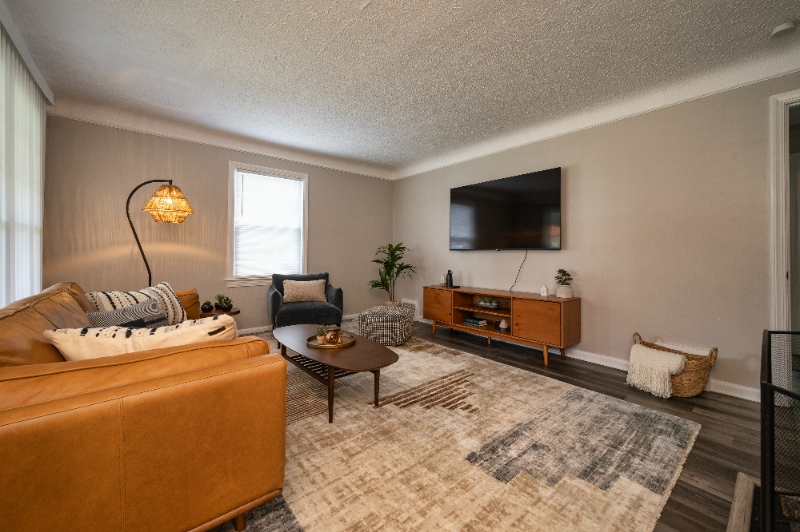 3722 Bainbridge Rd - Photo 3 of 45