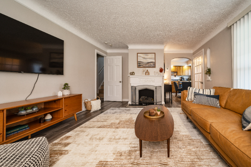 3722 Bainbridge Rd - Photo 5 of 45