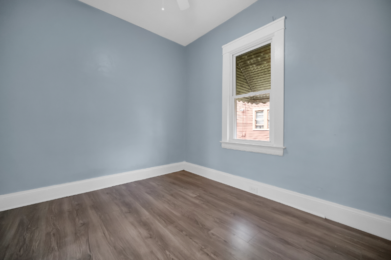 2826 E 124th St #B - Photo 3 of 15