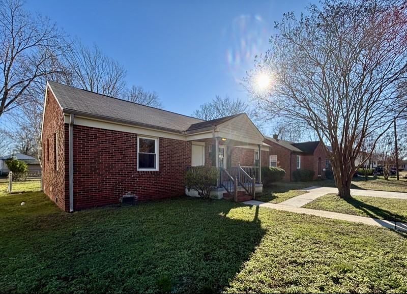 321 Jefferson Ave - Photo 2 of 19