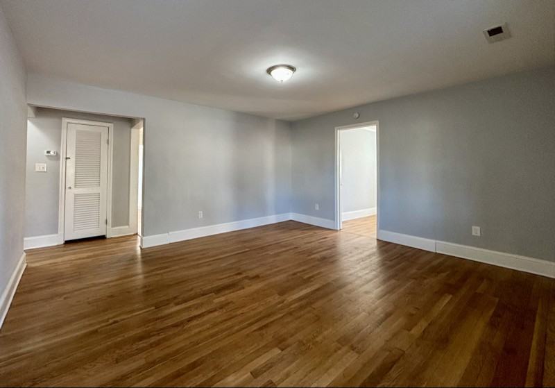 321 Jefferson Ave - Photo 4 of 19