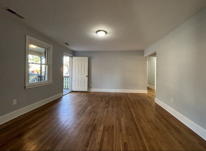 321 Jefferson Ave - Photo 5 of 19