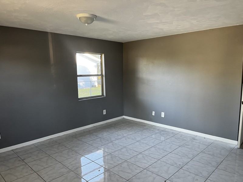 3758 Minnesota Dr - Photo 3 of 11