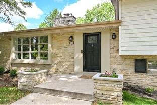 2526 W Dunwood Rd - Photo 1 of 1