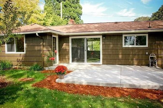 868 Charles Ave S - Photo 7 of 17