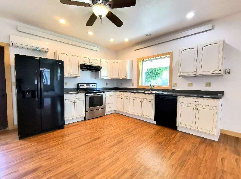504 Decorah Ave #1 - Photo 2 of 12