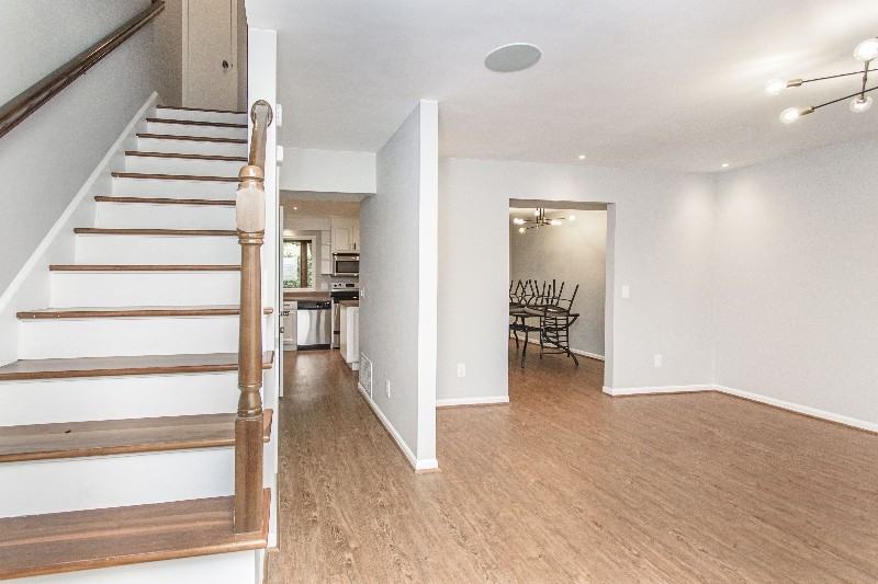 1825 Sussex Rd - Photo 4 of 23