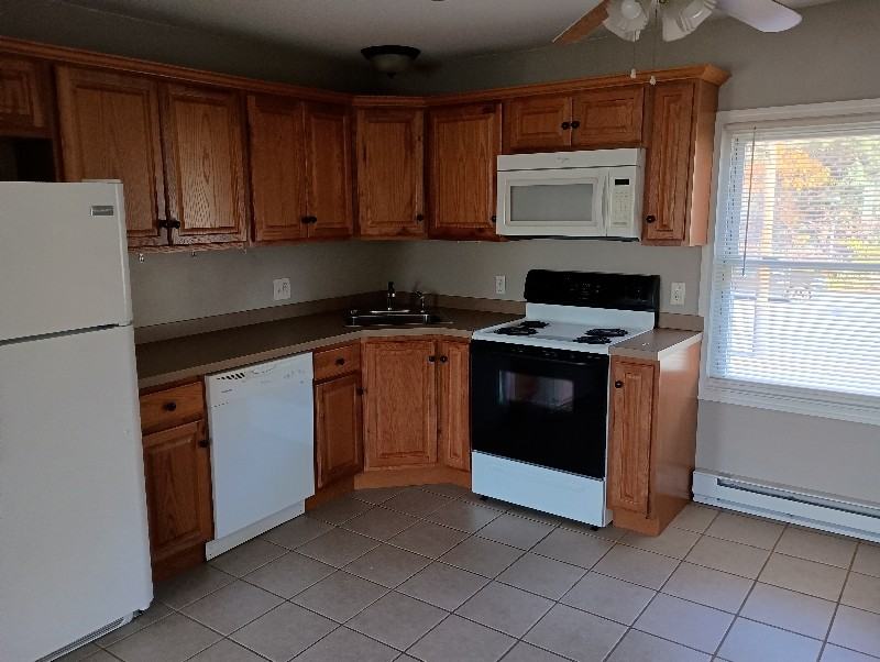 179 Main St #B - Photo 2 of 10