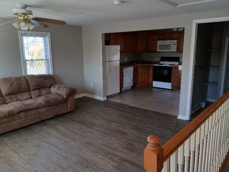 179 Main St #B - Photo 3 of 10