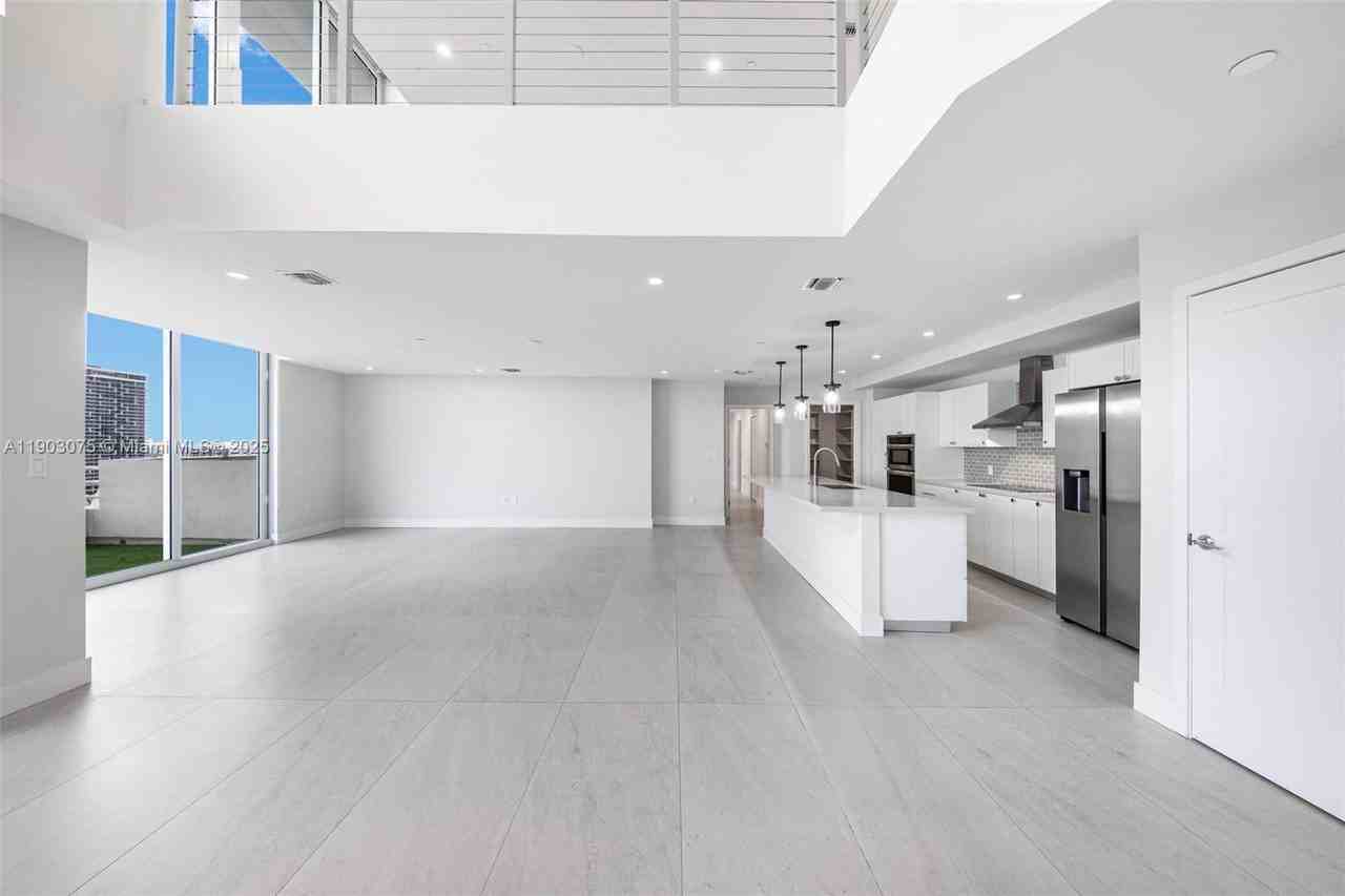 NE 34th St & Biscayne Blvd - Photo 7 of 37