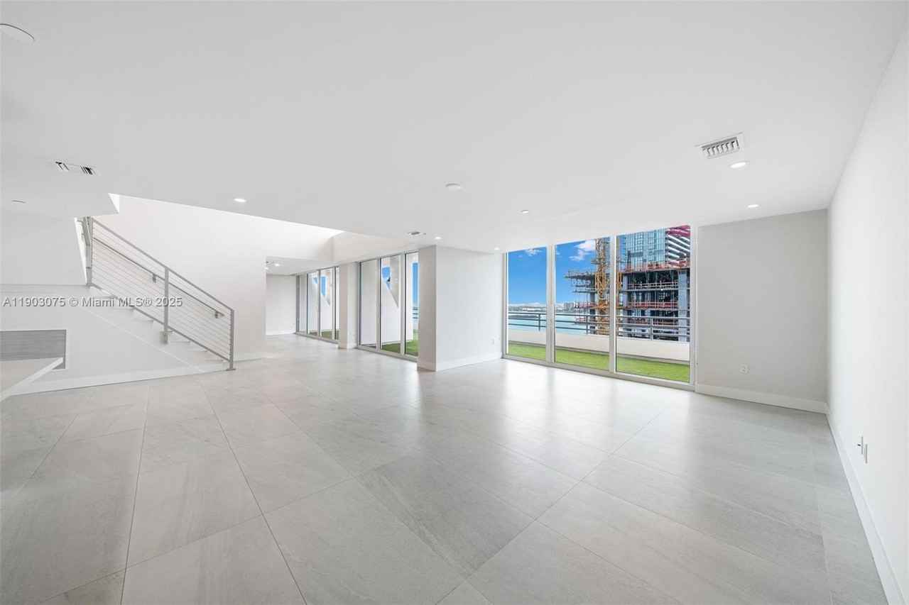 NE 34th St & Biscayne Blvd - Photo 5 of 37