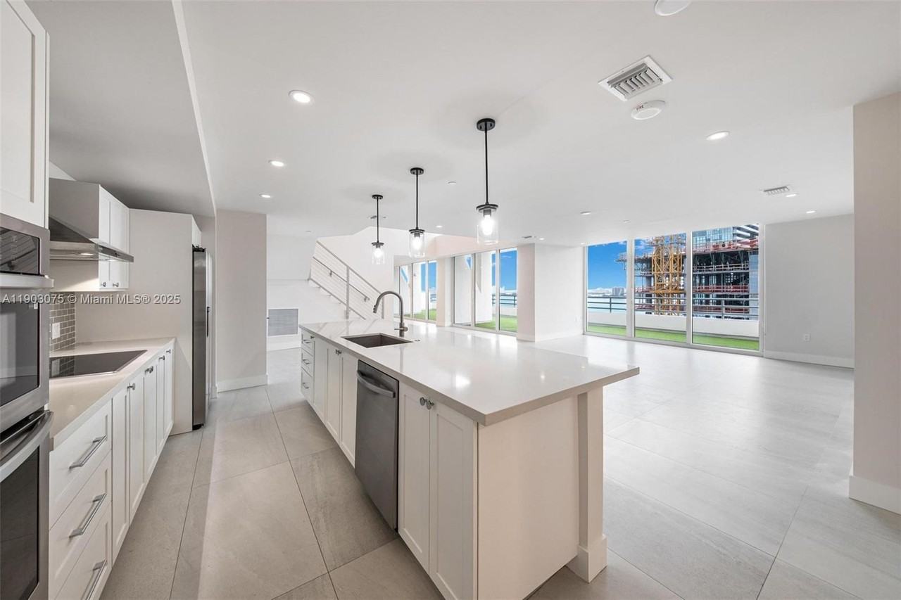 NE 34th St & Biscayne Blvd - Photo 6 of 37