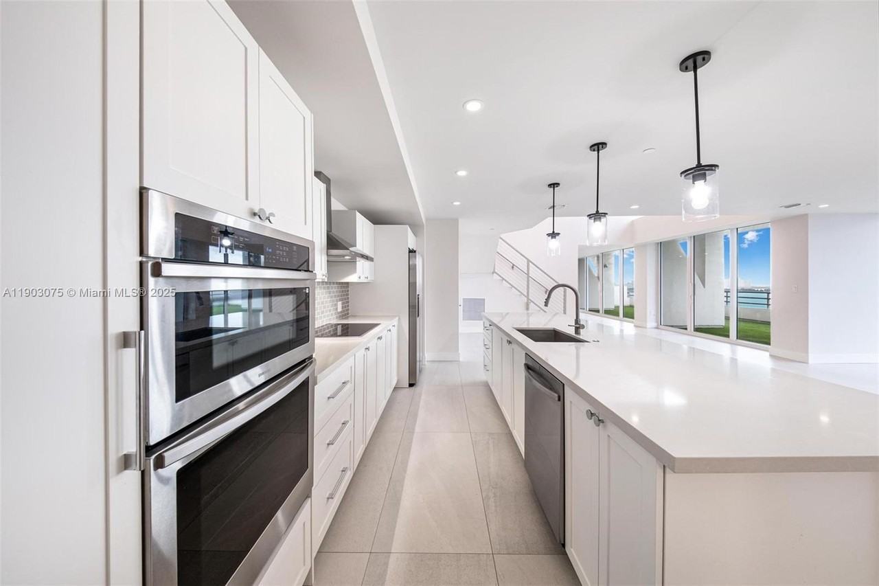 NE 34th St & Biscayne Blvd - Photo 3 of 37