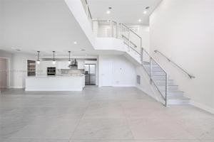 featured image of NE 34th St & Biscayne Blvd