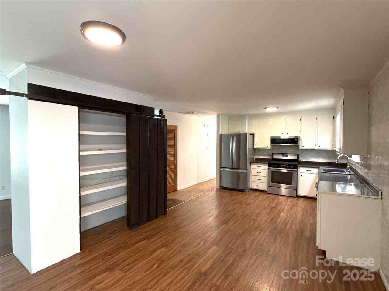 7045 Ridge Lane Road - Photo 7 of 18