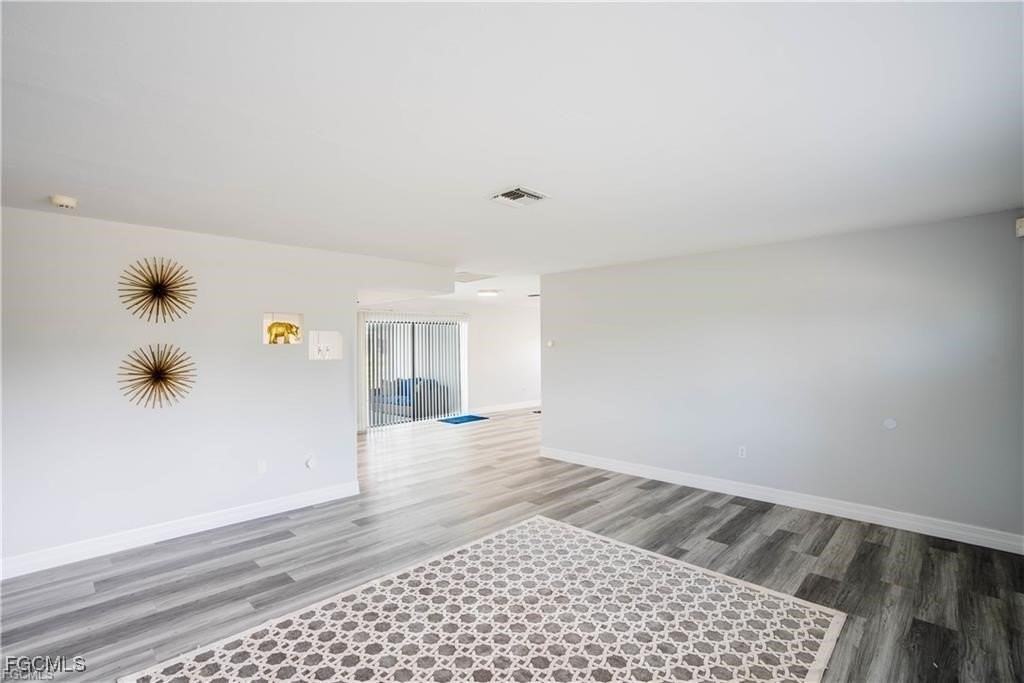 1421 Se 29th Ter - Photo 5 of 23