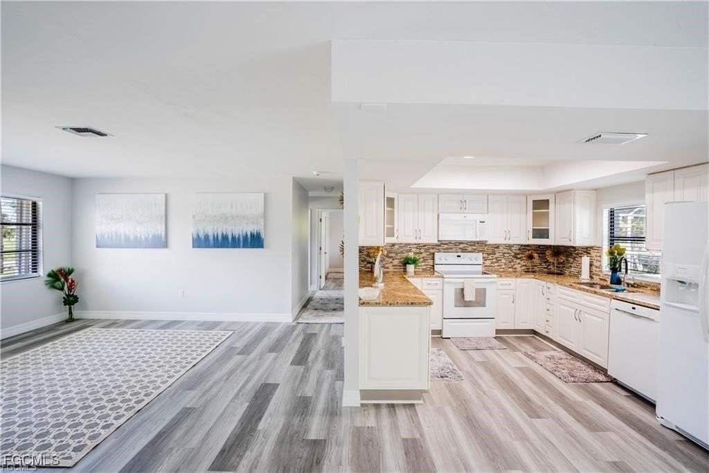 1421 Se 29th Ter - Photo 7 of 23