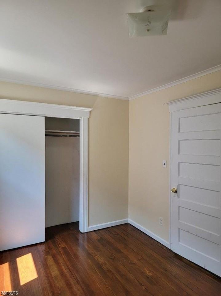 70 Valley St - Photo 4 of 18