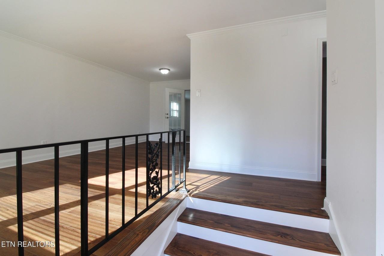 9301 Oakshire Cir - Photo 4 of 39