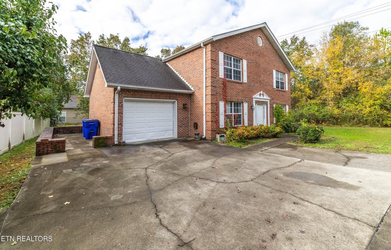 203 Sweet Gum Ln - Photo 3 of 38