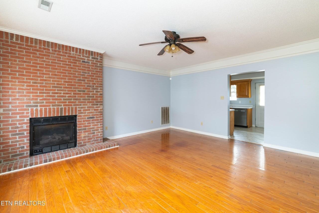 203 Sweet Gum Ln - Photo 5 of 38