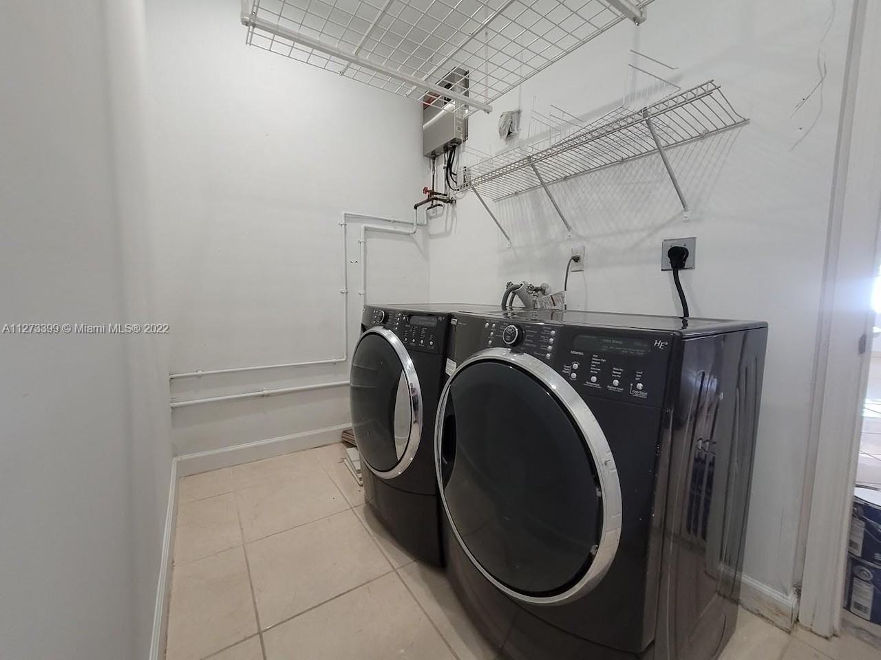 1150 Sw 154th Ave - Photo 4 of 8