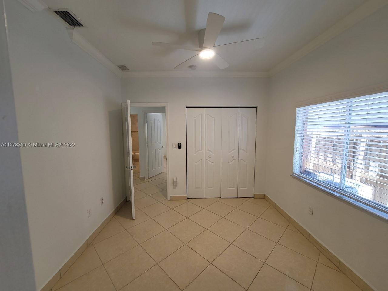 1150 Sw 154th Ave - Photo 5 of 8