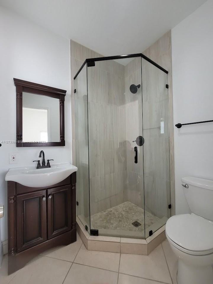 1150 Sw 154th Ave - Photo 6 of 8