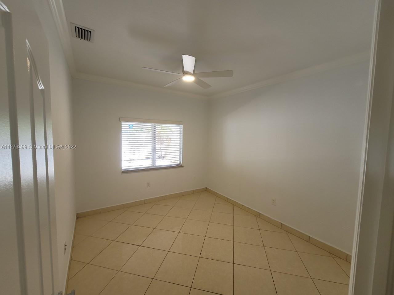 1150 Sw 154th Ave - Photo 7 of 8