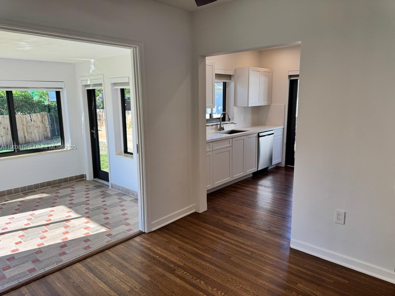 2210 Sw 25th St - Photo 5 of 8